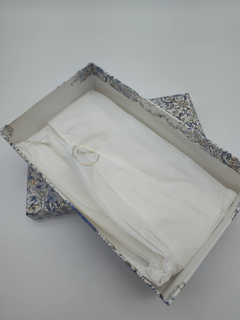 DIOR Toile de Jouy Limited Edition Gift Box Tissue Paper Gold Seal Blue White - Picture 5 of 10